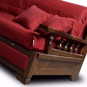 Dettaglio del divano letto in legno